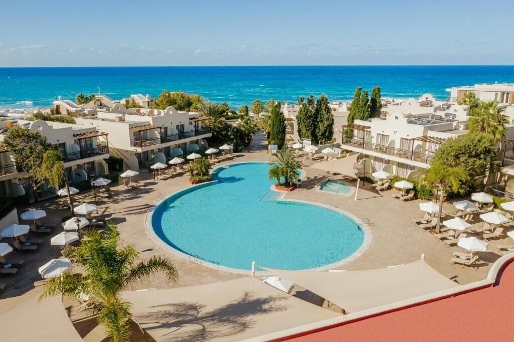 Louis Paphos Breeze 4* қонақ үйі