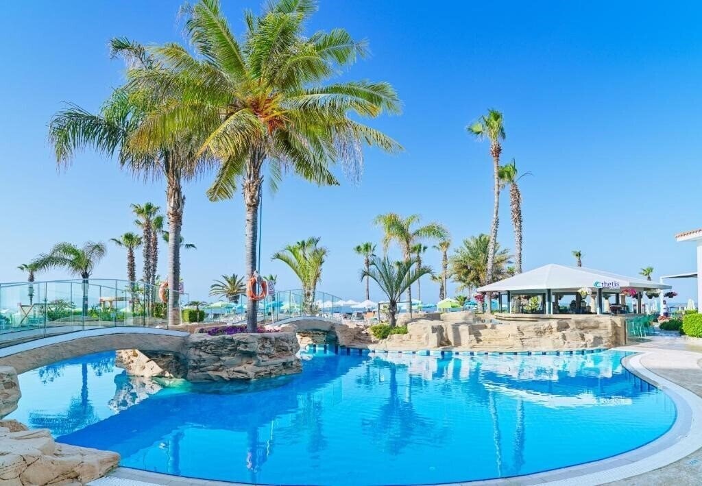 Отель Leonardo Cypria Bay 4*