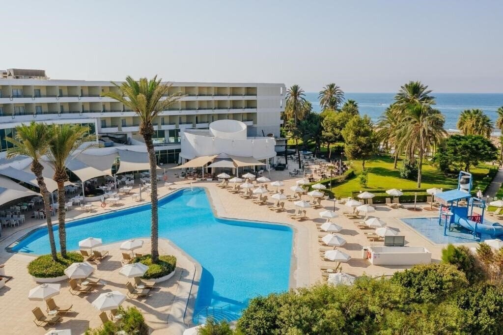 Отель Imperial Island Resort by Louis 4*