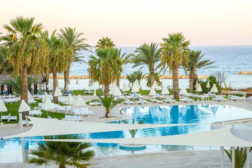 Venus Beach 5* қонақ үйі