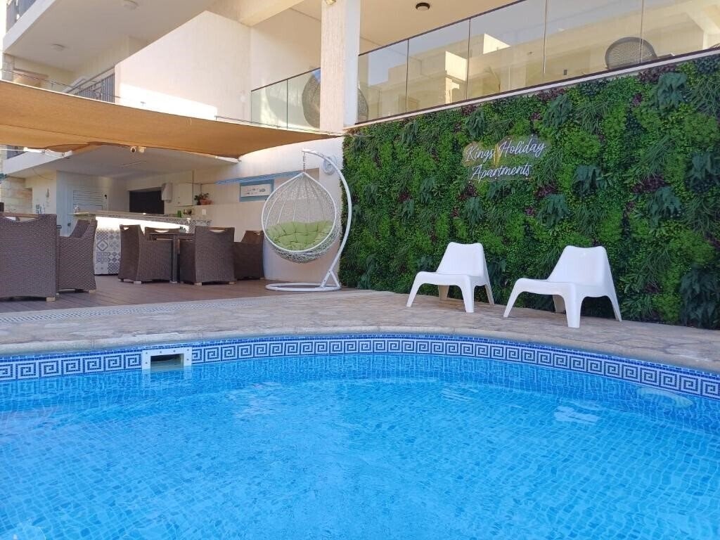 Отель Kings Holiday Apartments 3*