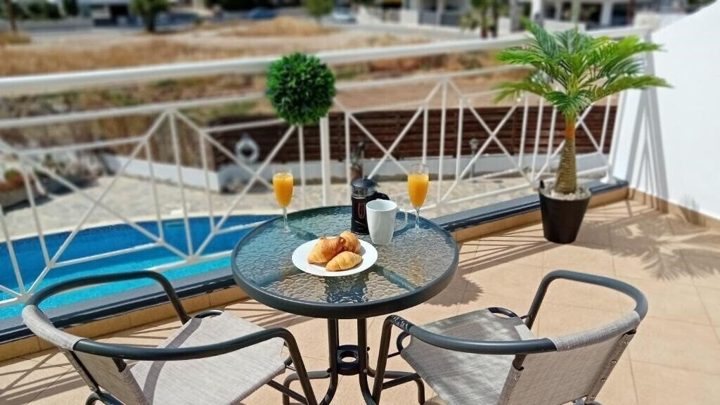 Фотография Kato Paphos Suites 3*