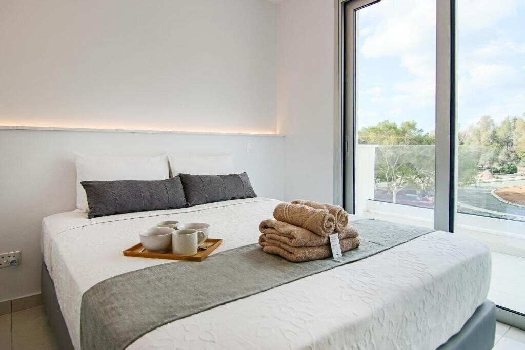 Phaedrus Living: Seaside Executive Flat Harbour 101 3* қонақ үйі