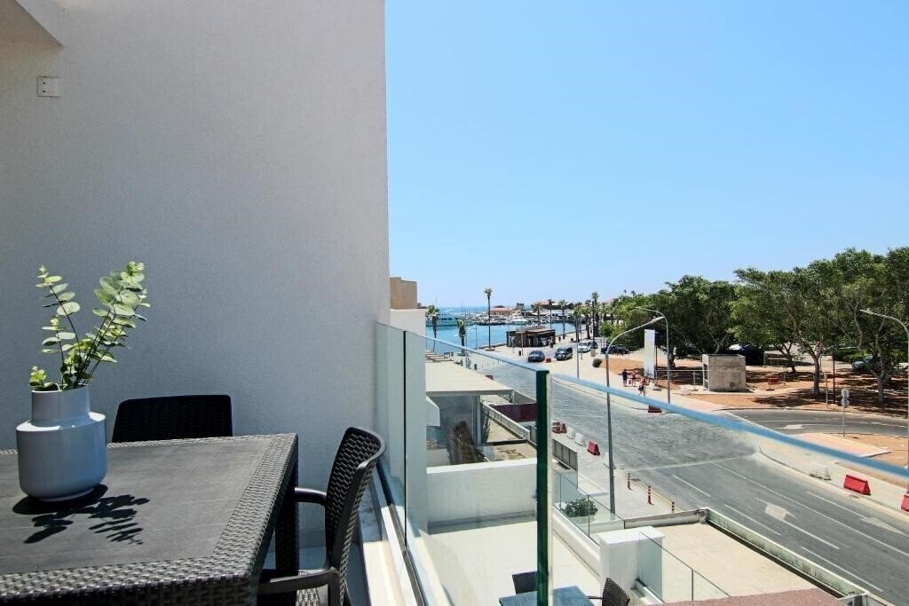 Фото Phaedrus Living: Seaside Executive Flat Harbour 207 3*