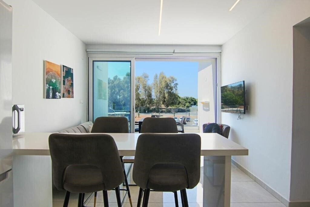 Phaedrus Living: Seaside Executive Flat Harbour 203 3* суреті