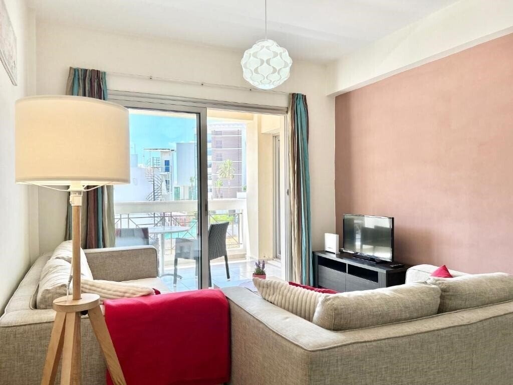 Фото Sun Julz Apartments on The Beach 2*