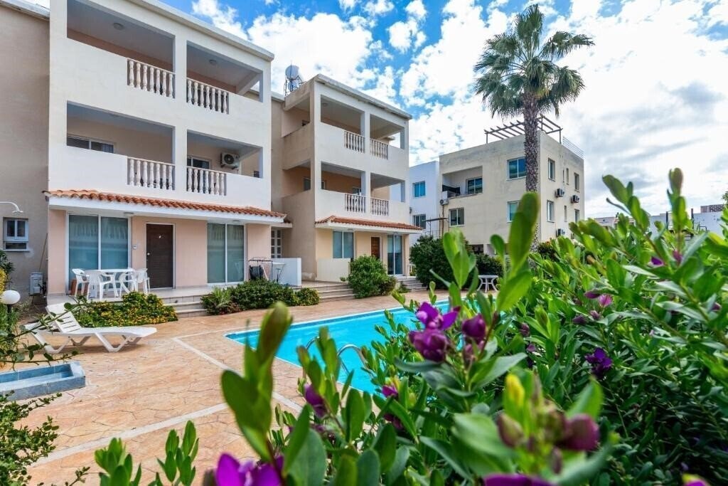 Фотография Just Renovated Beautiful 2 Bed Apartment in Paphos 5 Min Drive to The Beach 2*