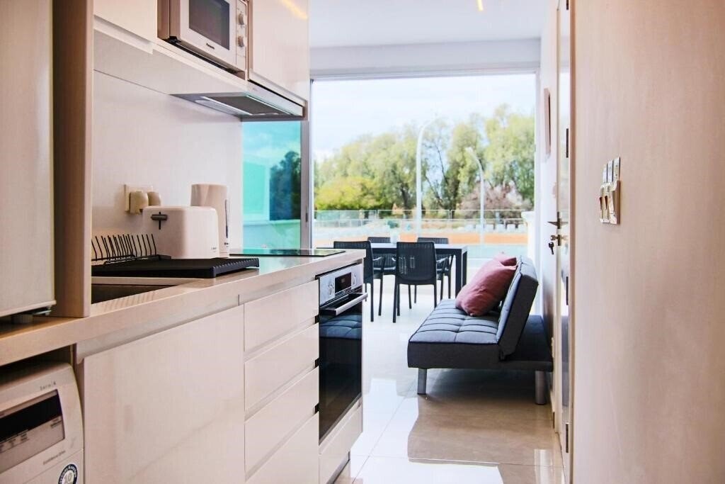 Phaedrus Living: Seaside Luxury Flat Harbour 108 3* қонақ үйі