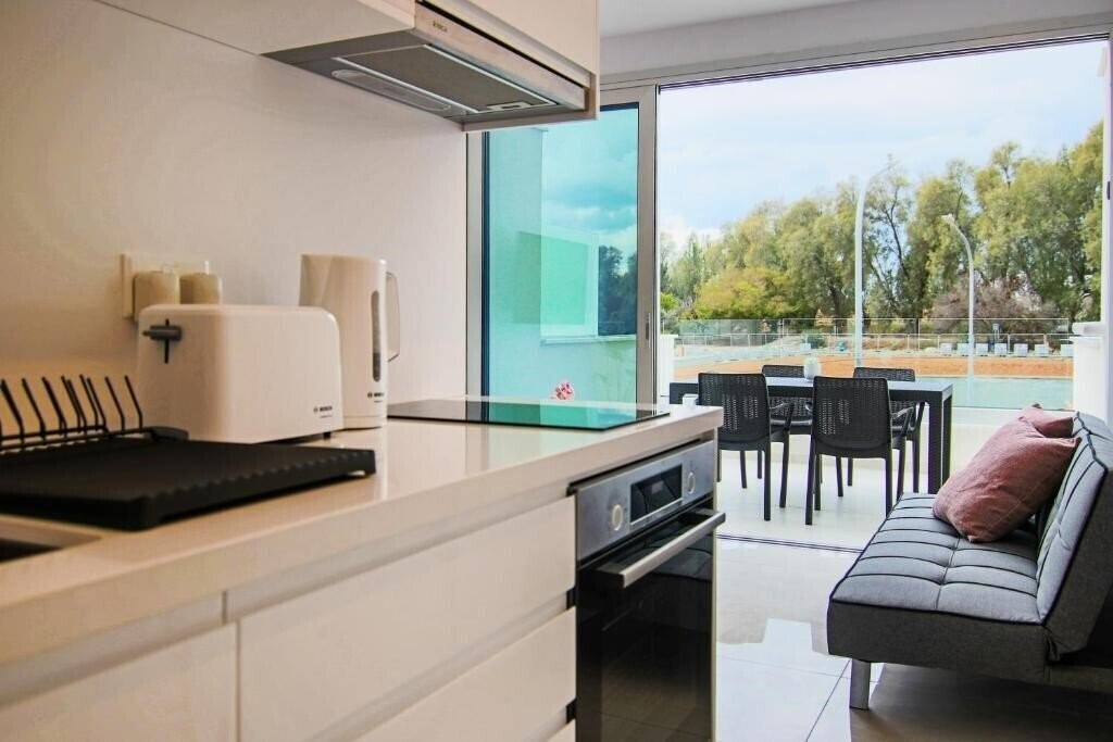 Phaedrus Living: Seaside Luxury Flat Harbour 108 3* фотосуреті