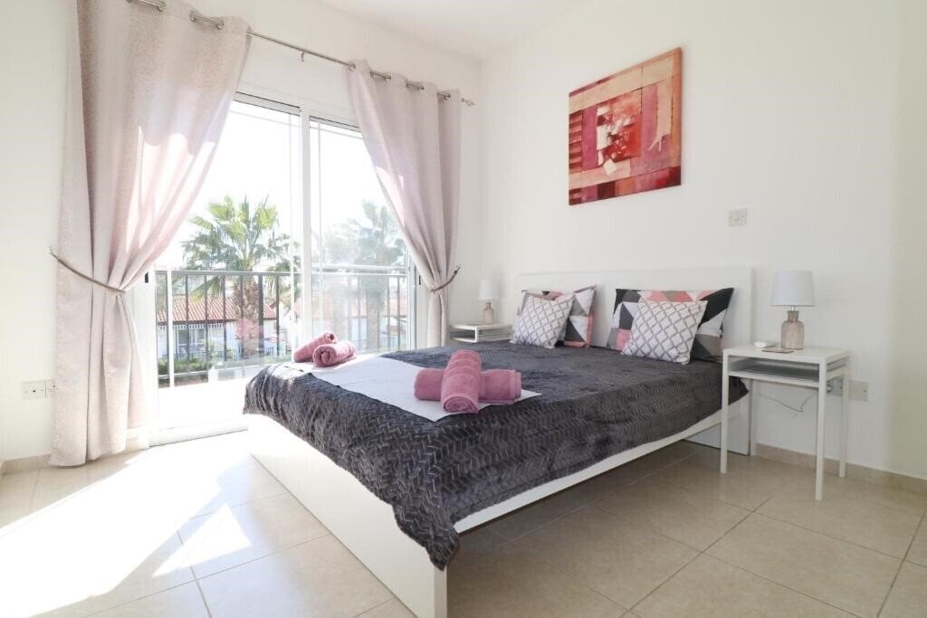 Фото Cyking 2 Bed Apartment with Pool & 10 Min to Beach 3*