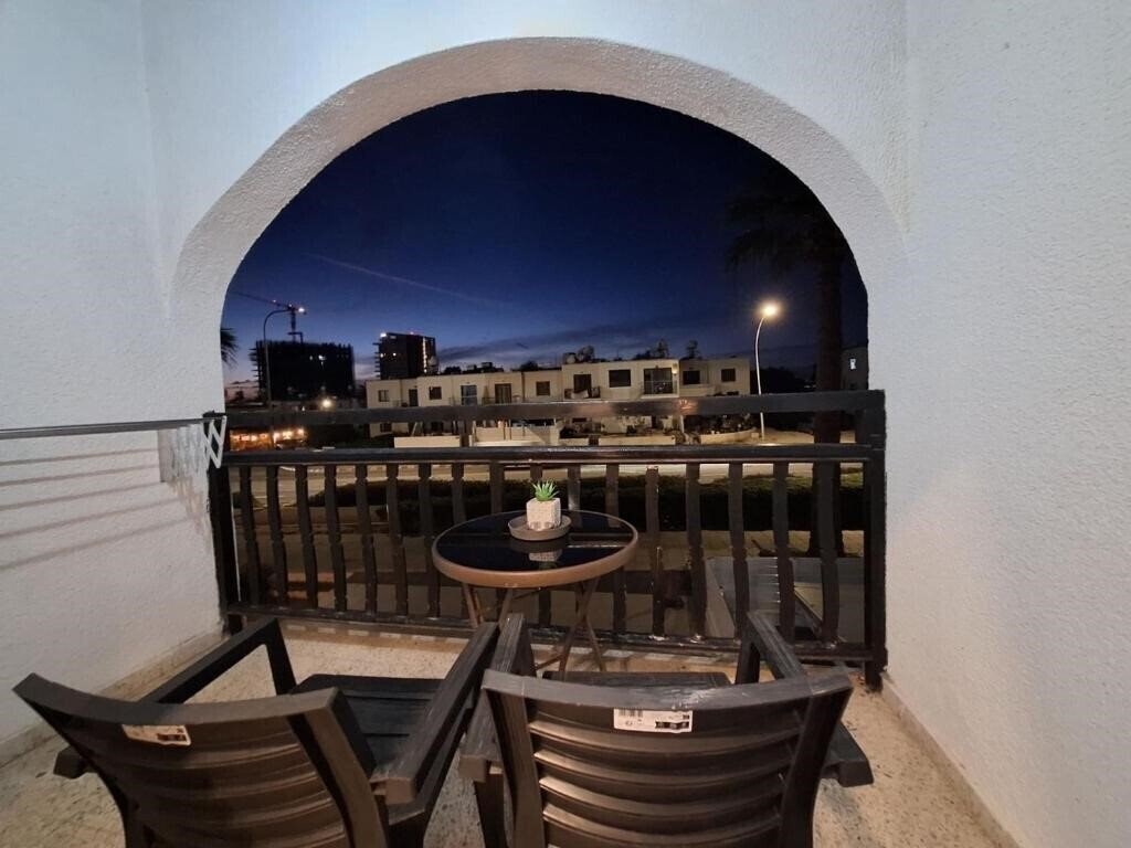 Отель Kato Paphos Apt 400m To The Beach 3*