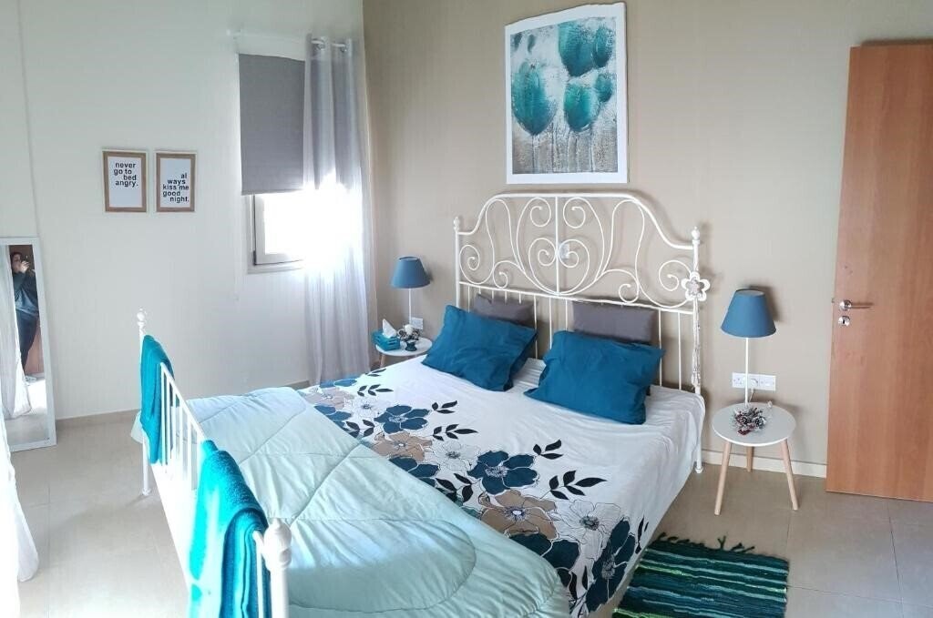 Отель Kerynia Apartments 2*