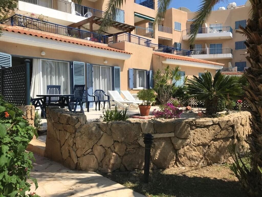 Отель Kings Palace - Fabulous Pool-Side 2 Bed Apartment 3*