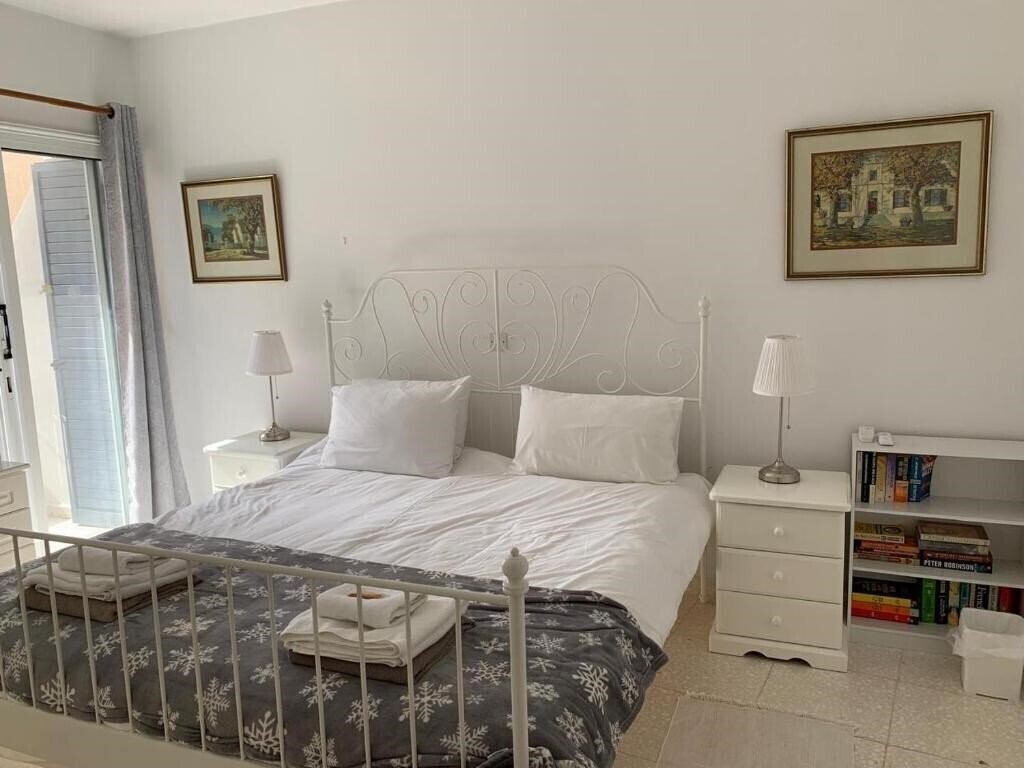 Картинка Kings Palace - Spacious 2-Bed With Sea Views & Large Patio 3*