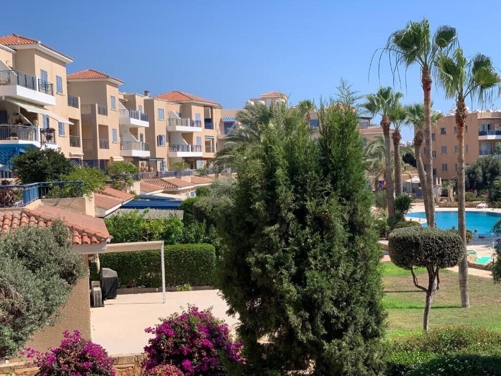 Фото Kings Palace - Spacious 2-Bed With Sea Views & Large Patio 3*