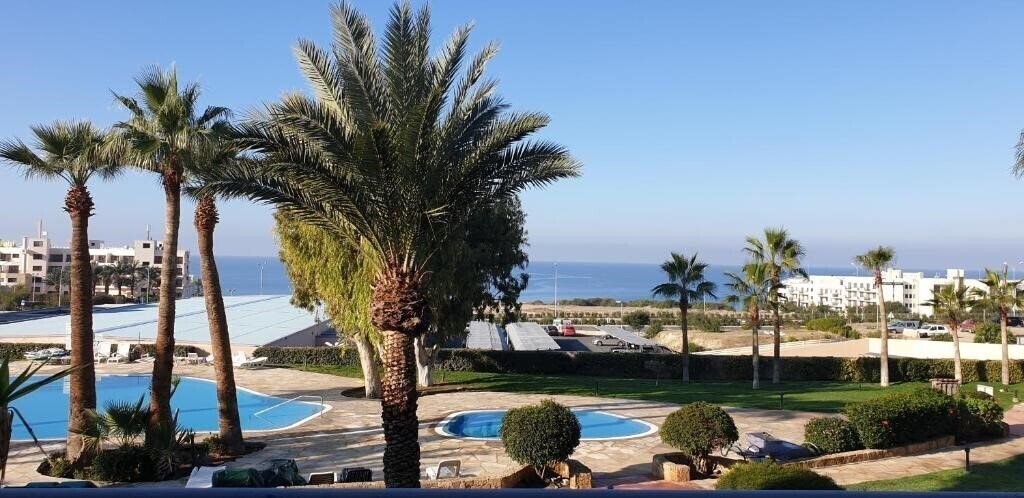 Отель Kings Palace - Spacious 2-Bed With Sea Views & Large Patio 3*