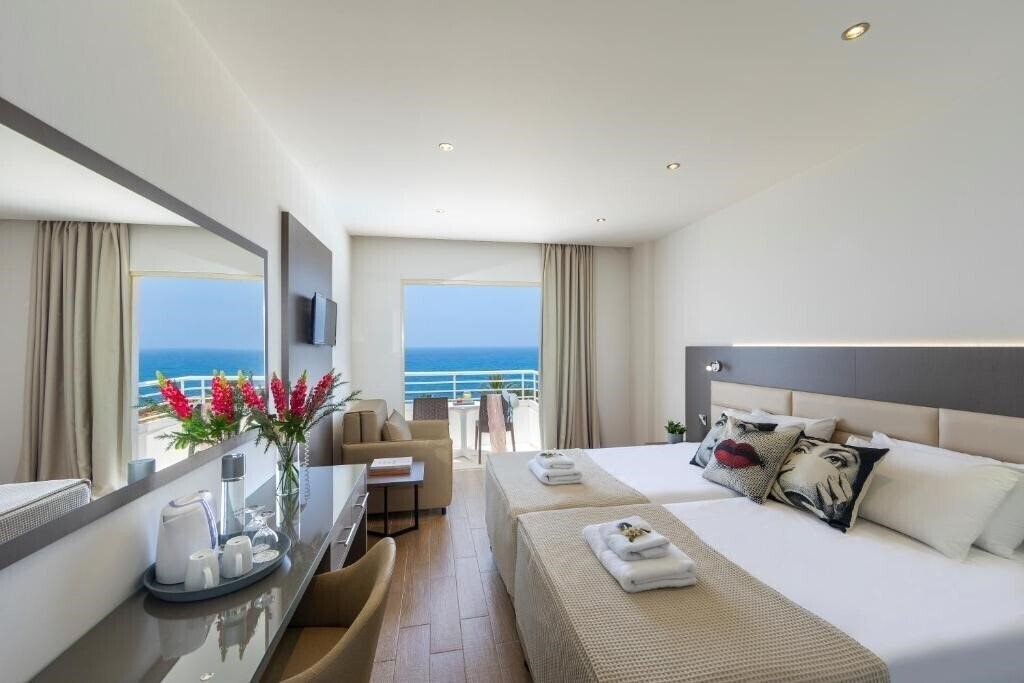 Queens Bay 3* фотосуреті