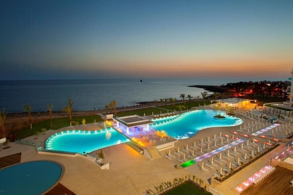 Фото King Evelthon Beach Hotel & Resort 5*