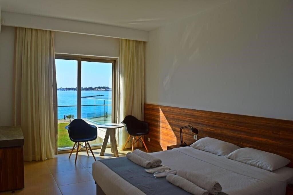 Фото Amphora Hotel & Suites 4*