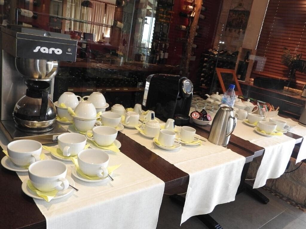Изображение Hill View Restaurant & Apartments 3*