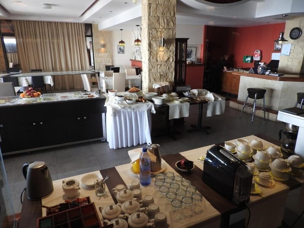 Картинка Hill View Restaurant & Apartments 3*