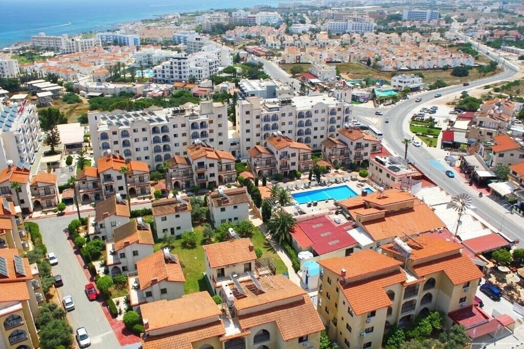 Отель Windmills Hotel Apartments 4*
