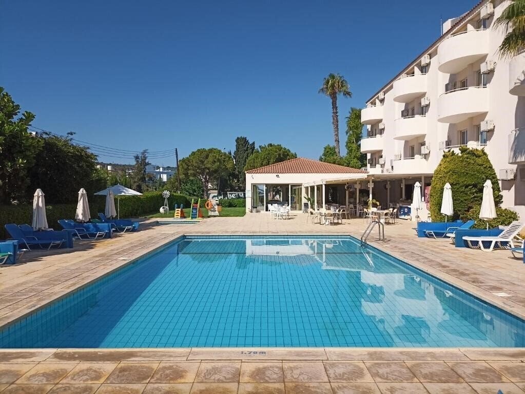 Mandalena Hotel Apartments 3* фотосуреті