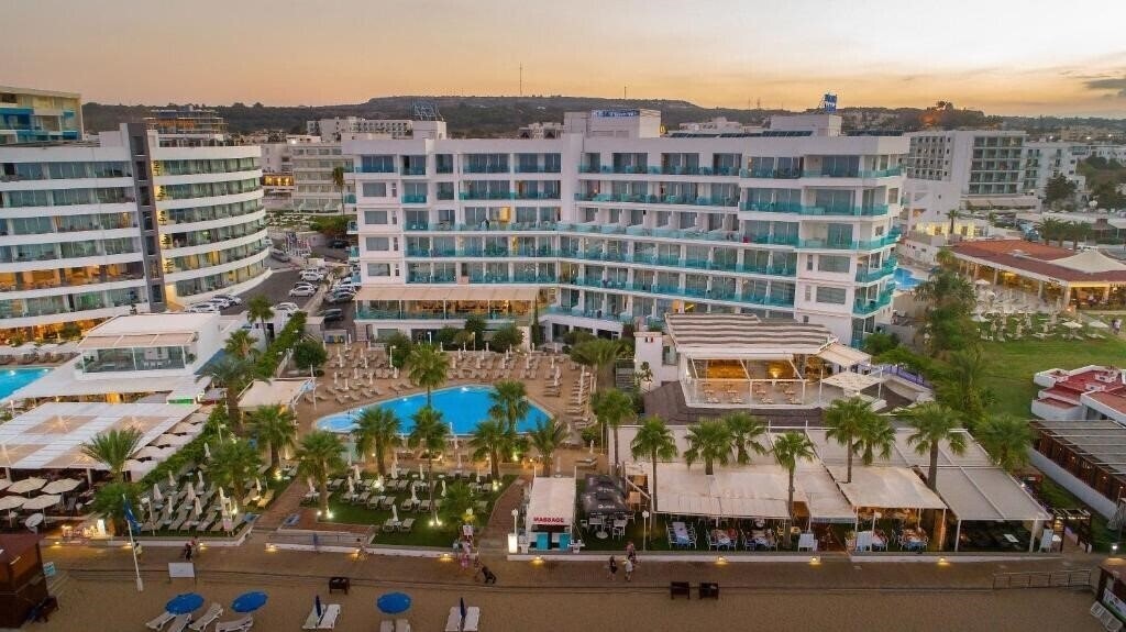 Отель Vrissaki Beach Hotel 3*