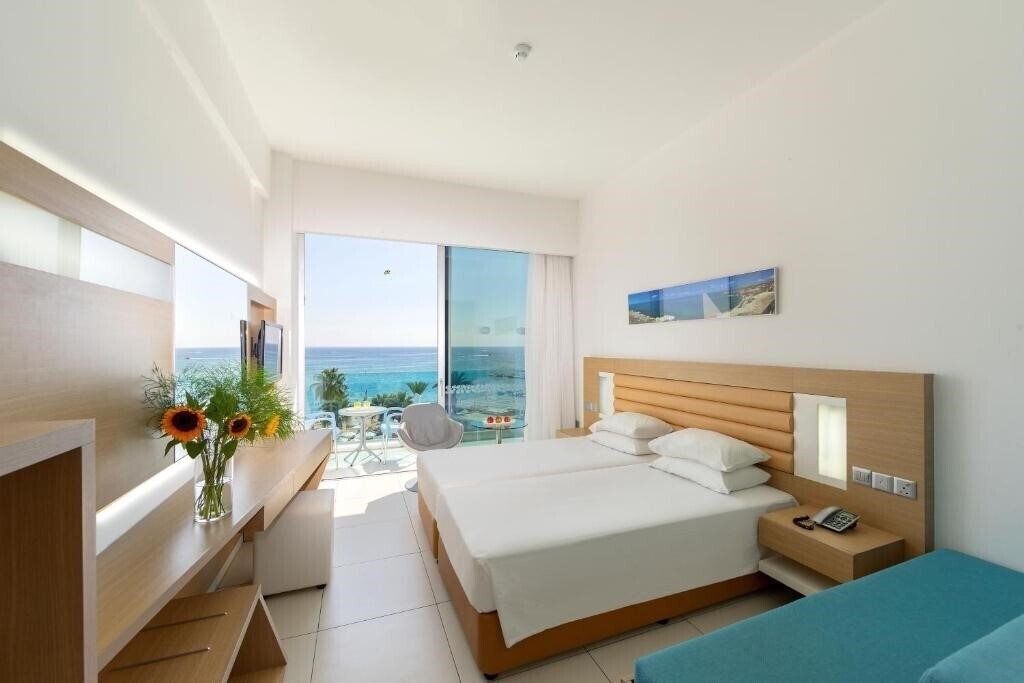 Фото Vrissaki Beach Hotel 3*