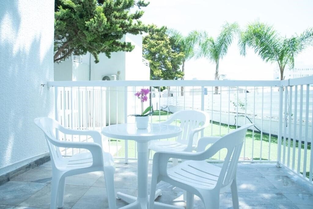 Фотография Flisvos Beach Apartments 2*
