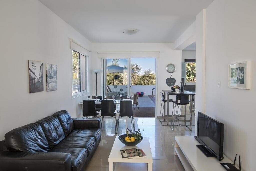 Flouressia Gardens & Villas 2* суреті