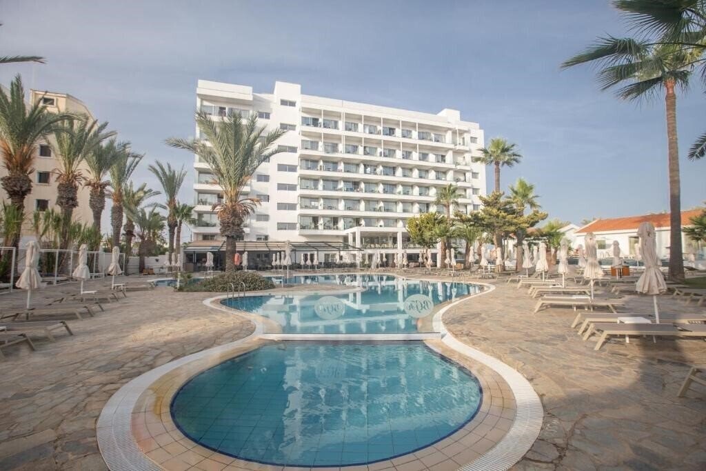 Отель Bohemian Gardens Hotel 4*