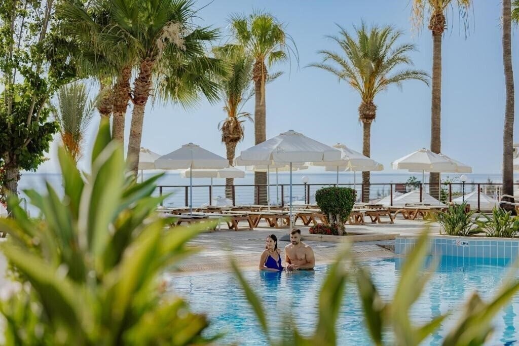 Golden Coast 4* фотосуреті