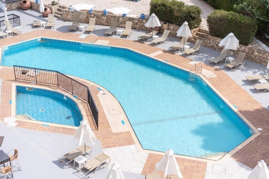 Отель Flora Hotel Apartments 4*