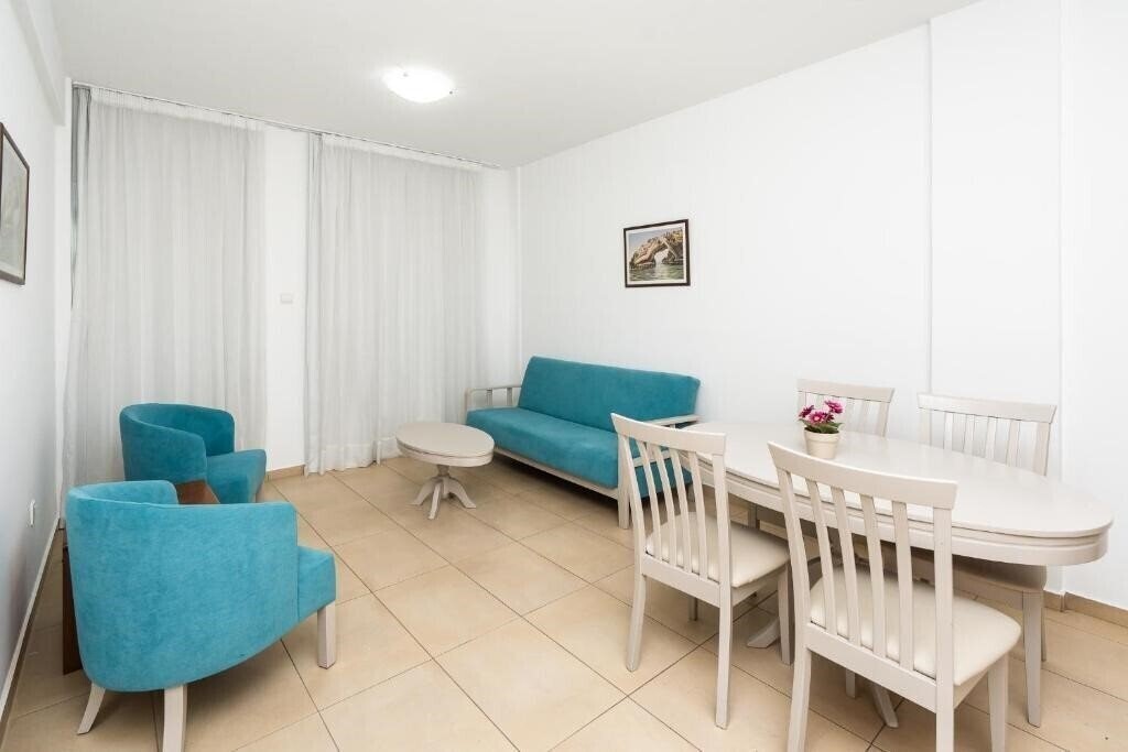 Изображение Flora Hotel Apartments 4*
