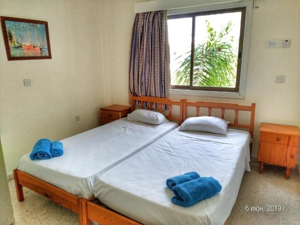 Отель Constantaras Apartments 3*