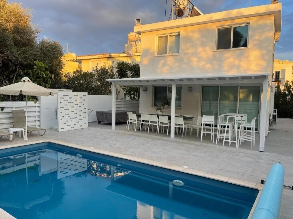 Отель Konnos Hight Villa 3*