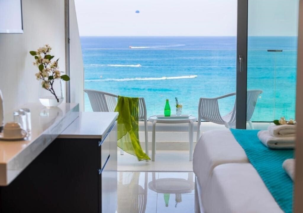 Отель Silver Sands Beach Hotel 3*
