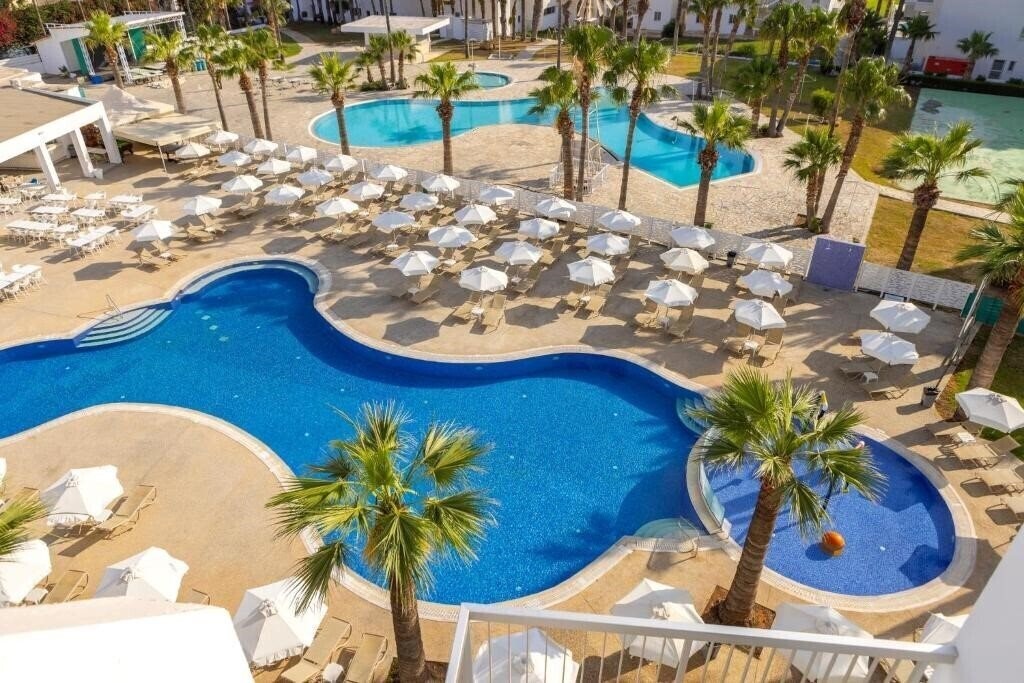 Отель Papantonia 3*