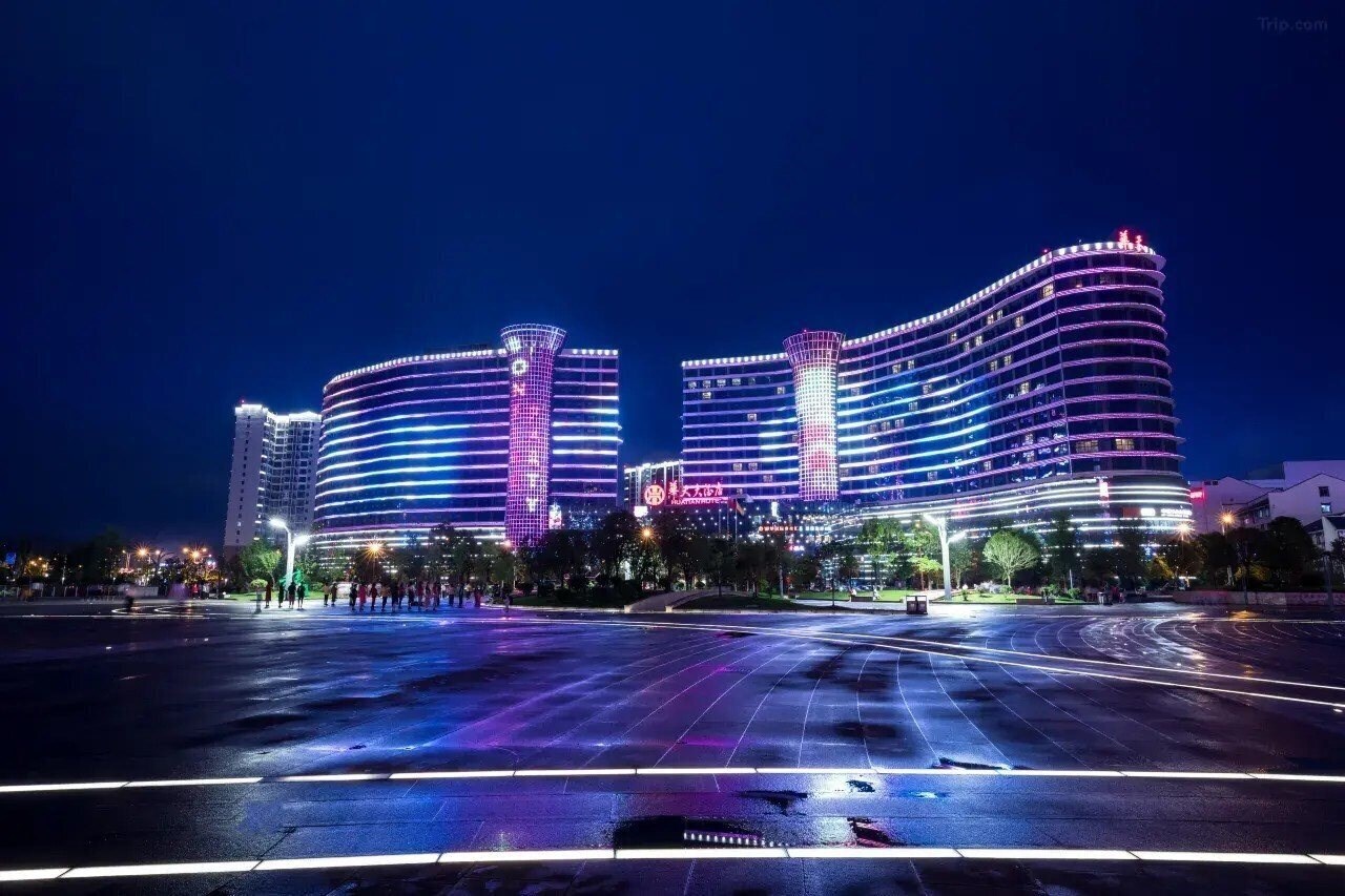 Отель Huatian Hotel 5*
