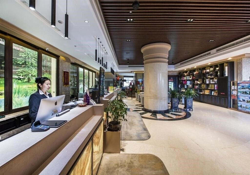 Картинка Sun Moon Lake Hotel 4*