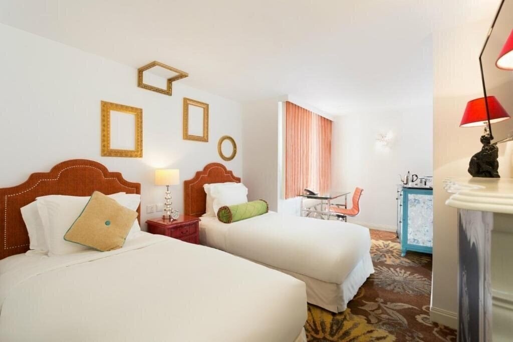 The Luxe Manor 4* фотосуреті