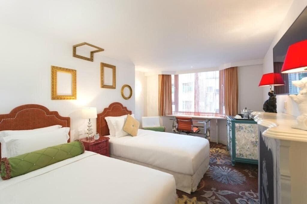 The Luxe Manor 4* суреті