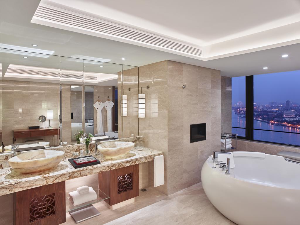 White Swan 5* суреті