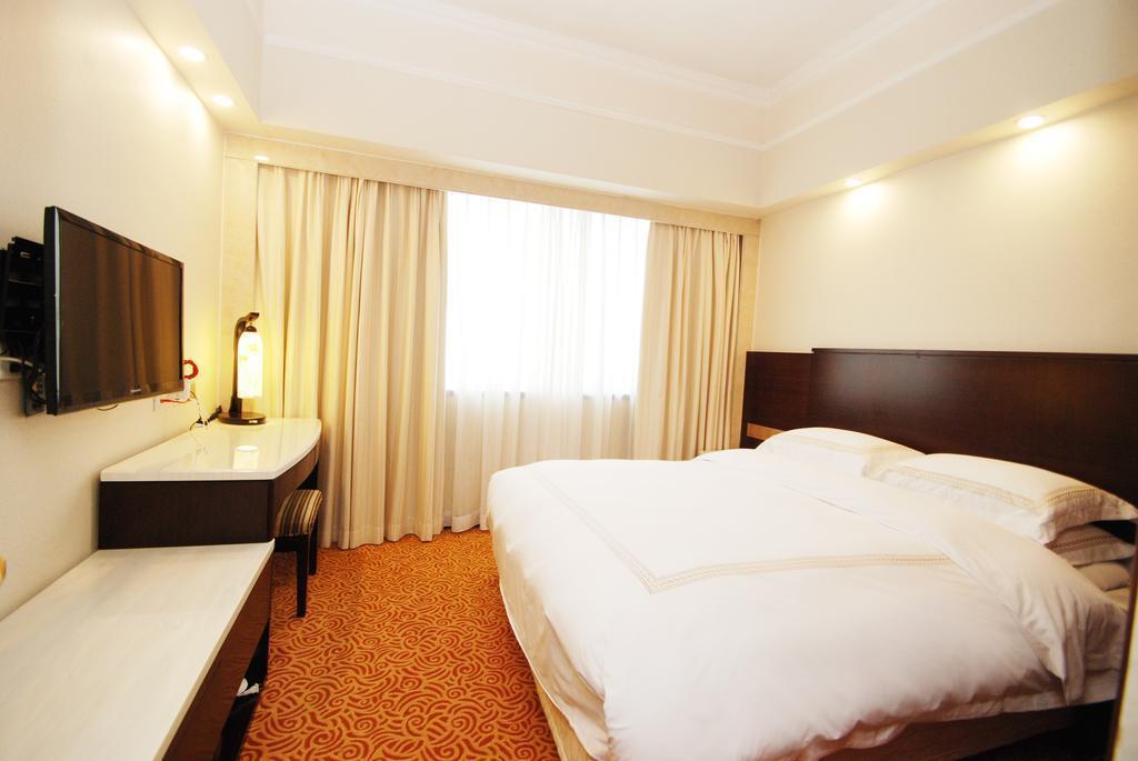 Фотография Overseas Chinese Friendship 3*