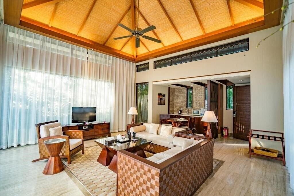 Отель Grand Metropark Resort 5*