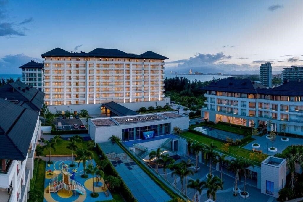 The Mermoon Resort Hainan Tufu Bay, Tapestry Collection by Hilton 5* суреті