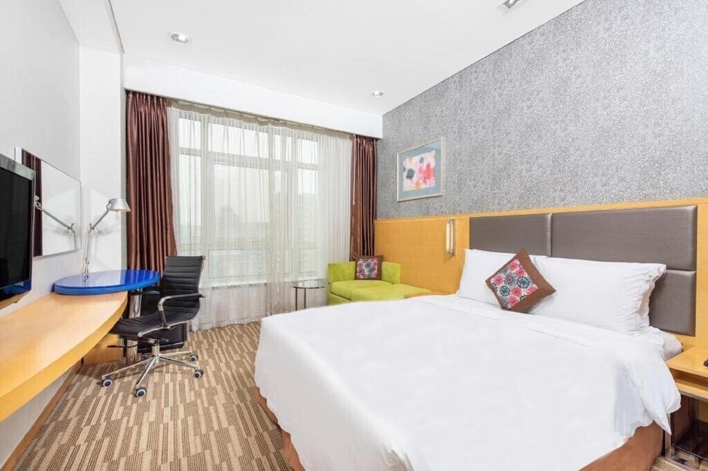 Holiday Inn Express Dongzhimen 3* суреті
