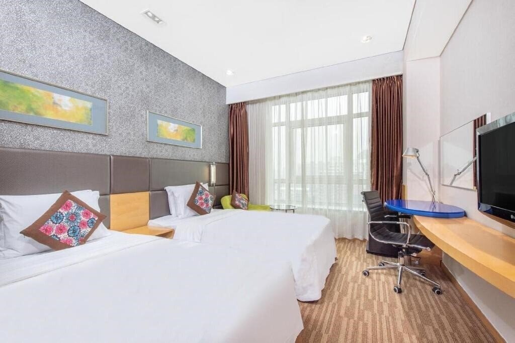 Holiday Inn Express Dongzhimen 3* суреті