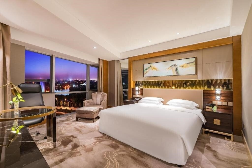 Отель Lake View Hotel 5*